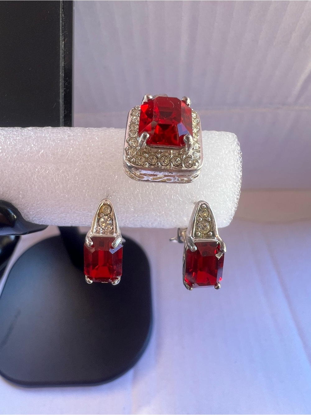 Elegant Women's Red Crystal pendent and Earrings Set
